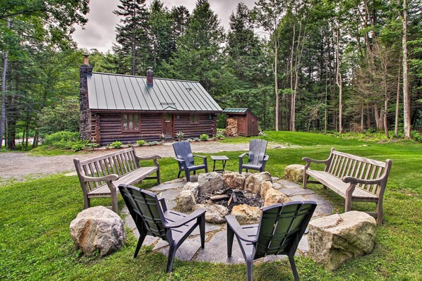Londonderry Vacation Rental | 2BR | 1BA | 1,036 Sq Ft | 1 Step to Enter