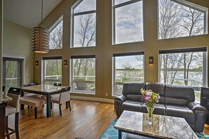 Living Room | Gas Fireplace | Flat-Screen Tv