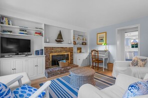 Living room with comfortable seating and convenient desk for remote work - 13 Monomoy Circle Chatham Cape Cod - BreakAway - NEVR