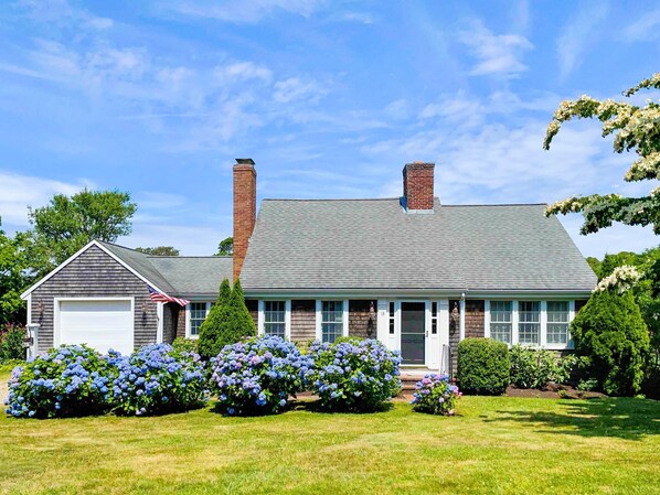 Serene home set on a park-like lot with many plantings to enjoy while soaking up the sunny breeze in Chatham - 13 Monomoy Circle Chatham Cape Cod - BreakAway - NEVR