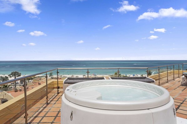 Outdoor spa tub