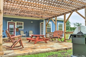 Private Patio | Gas Grill