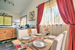 Dining Area | Dishware/Flatware Provided