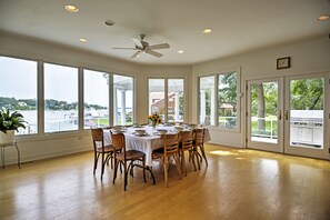 Dining Room | Dishware/Flatware Provided | Central A/C | Main Level