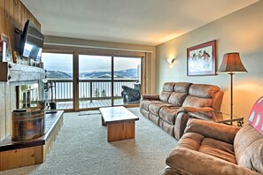 Main Living Area | Smart TV | Wood-Burning Fireplace
