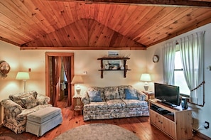 Main Living Space | Free WiFi | Cable TV | Central Heating