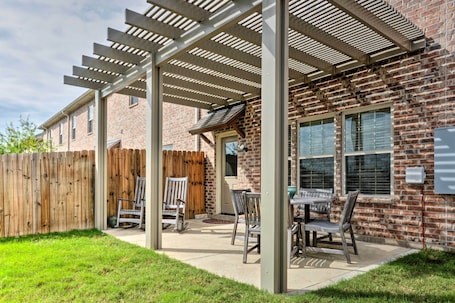 College Station Vacation Rental | 4BR | 4.5BA | 2,000 Sq Ft | Stairs to Access