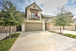 Townhome Exterior | Step-Free Access