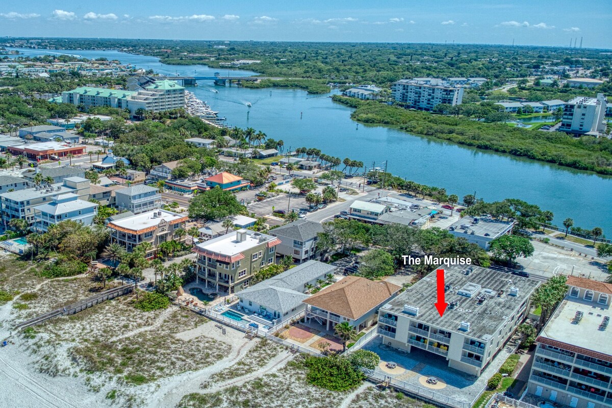 Gulf and Intracoastal Views! WALK TO 4 OR 5 RESTAURANTS & MORE!