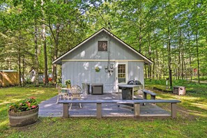 Exterior | Deck | Gas Grill | Outdoor Dining
