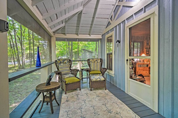 Harbor Springs Vacation Rental Cottage | 1BR | 1BA | 800 Sq Ft | Steps to Access