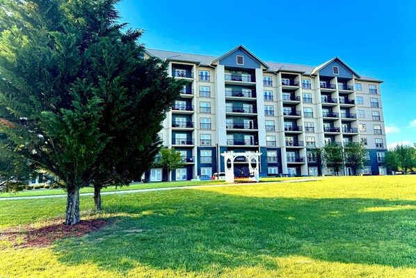 Stay in the heart of Pigeon Forge at our 3 bedroom condo, Mountain View #3407!