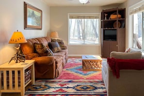 Living Room | Free WiFi