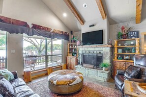 Living Room | Free WiFi