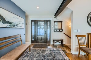 Entry Foyer - Gateway to Paradise!