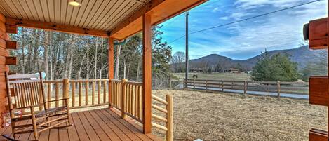 Shenandoah Vacation Rental | 2BR | 2BA | 1,600 Sq Ft | 3 Steps to Access