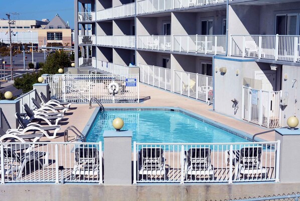 Surf Watch 304 Outdoor Pool