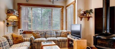 Truckee Vacation Rental | 1BR | 1BA | 1,150 Sq Ft | Stairs Required