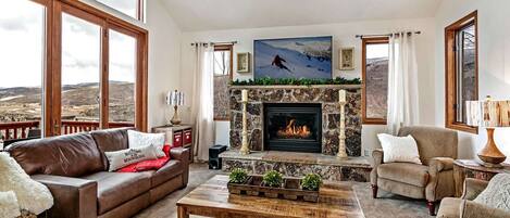 Gorgeous living room with gas fireplace, ample seating and amazing views!