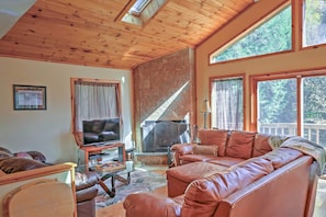 Living Room | Free WiFi | Central Heat | Smart TV