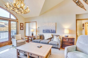 Living Room | Central A/C | Electric Heating