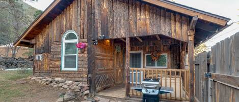 Green Mountain Fall Vacation Rental | 2BR + Studio | 2.5BA | Stairs Required