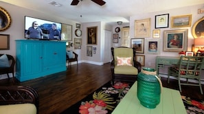 Cheery Decor & Large Screen SMART TV