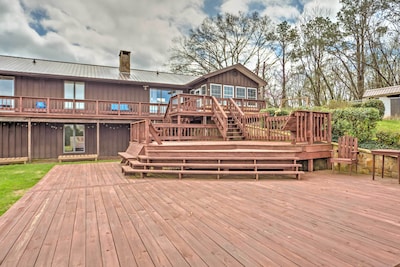 Your crew will enjoy spending time outdoors on the multi-level deck.