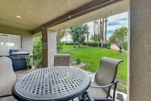 Private Patio | Outdoor Dining | Gas Grill