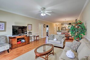 Living Room | Flat-Screen Cable TV