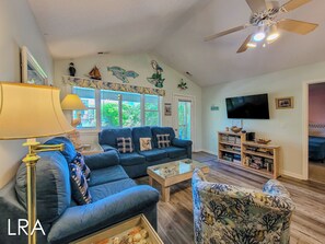 2 Elizabeth St (Miss Jo-Anns [Aerials Int Refresh - Living Room]) - watermarked-1