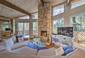 Living Room | Gas Fireplace