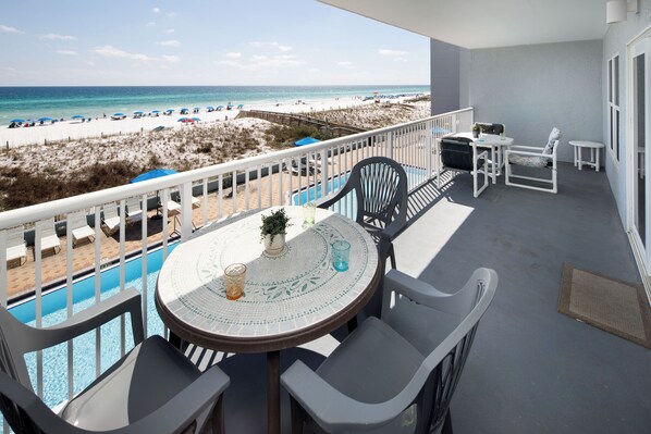 Perfect place for relaxing - Plenty of seating for everyone!