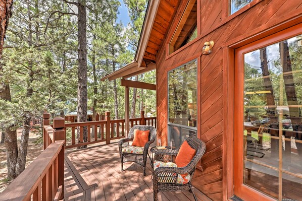 Gather your family for a getaway at this vacation rental cabin in Munds Park.