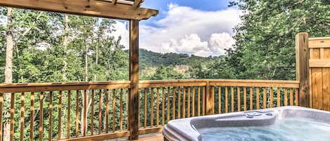 Sevierville Vacation Rental | 1BR | 1BA | 975 Sq Ft | Step-Free Access