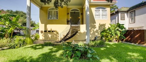 New Orleans Vacation Rental | 2BR | 2BA | 1,200 Sq Ft | Stairs Required