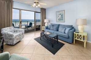 Living Room - Gather the family in the beach front living room and make some memories that will last a lifetime!
