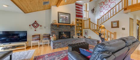 Cloudcroft Vacation Rental | 3BR | 3BA | 2,200 Sq Ft | 2 Steps for Entry