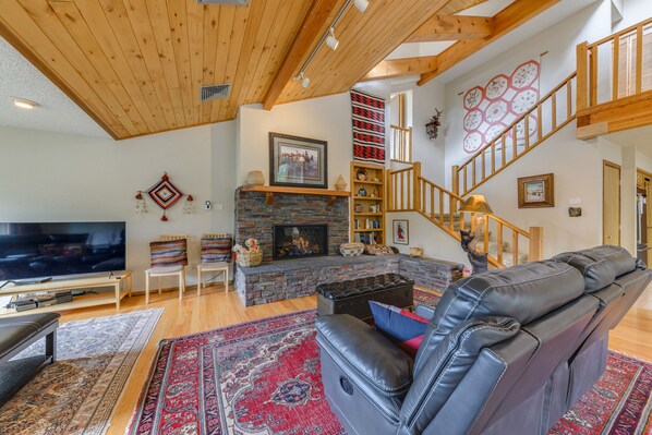 Cloudcroft Vacation Rental | 3BR | 3BA | 2,200 Sq Ft | 2 Steps for Entry