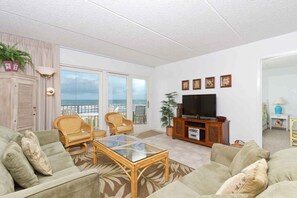 All the comforts of home with a spectacular view!