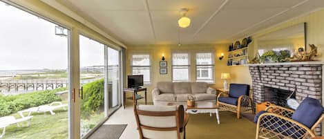 This vacation rental is located in West Yarmouth, Massachusetts and sleeps 5.