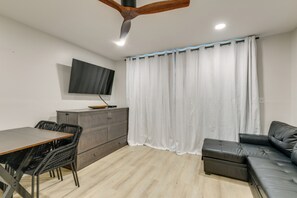 Living Room | Sleeper Sofa | Free WiFi | Central Heat & A/C