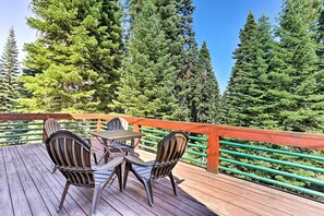 Furnished Deck | Scenic Views | Outdoor Dining
