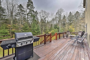 Private Deck | Gas Grill