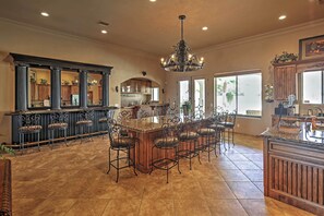 Living Room | Wet Bar | High-Top Dining Table