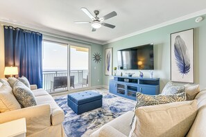 Living Room | 1,982 Sq Ft | Central A/C | Free WiFi
