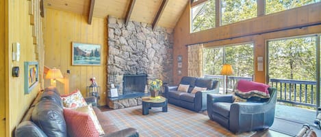 Lake Arrowhead Vacation Rental | 3-Story Home | 4BR | 3BA | 2,200 Sq Ft