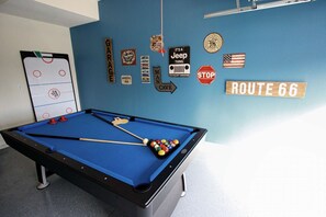 Garage Game Room w/Convertible Billiards / Hockey Table