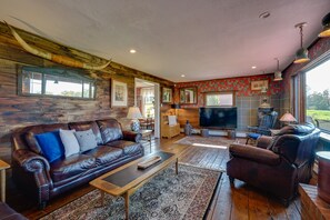 Living Room | Free WiFi | Wood-Burning Fireplace | 3,700 Sq Ft | Cable TV