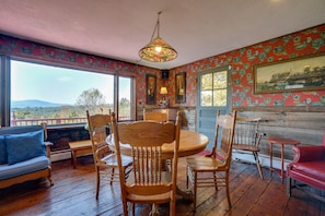 Dining Area | Entertainment System | Board Games | Dishware & Flatware